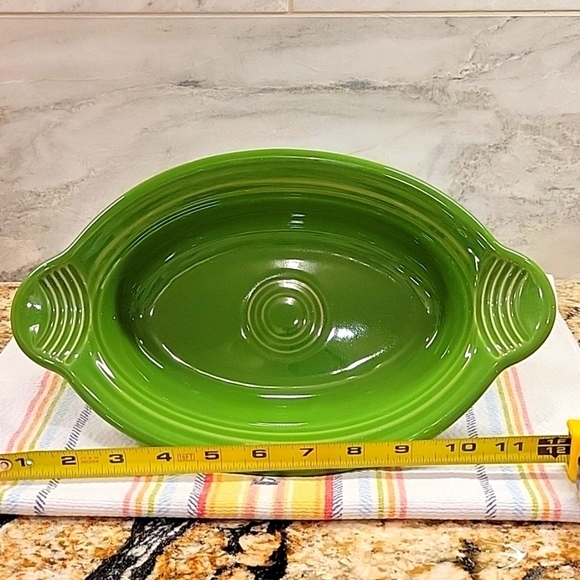 Fiesta Shamrock Large Tab Oval Baker - Picture 1 of 5